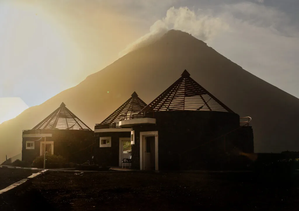 Hotel aan de voet van de Fogo Vulkaan op het eiland Fogo, Kaapverdië